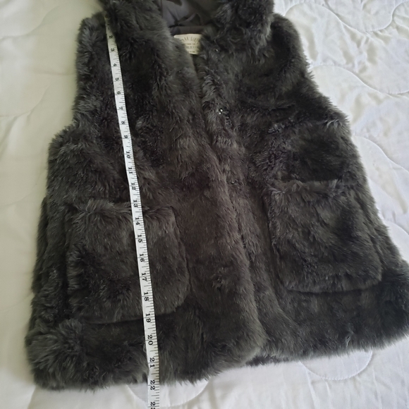 ZARA GIRLS FUR VEST SLEEVELESS OUTERWEAR 11-12 - Picture 6 of 8